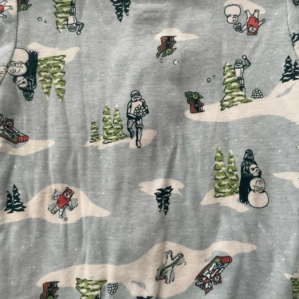 Old Navy Star‎ Wars Baby Blue Winter Holiday Zip Footed Sleeper Pajamas 0-3M